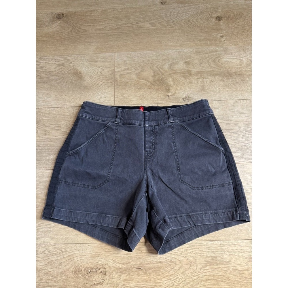 EUC Spanx Stretch Twill Shorts Gray Pull on 5 inch inseam mid rise size M